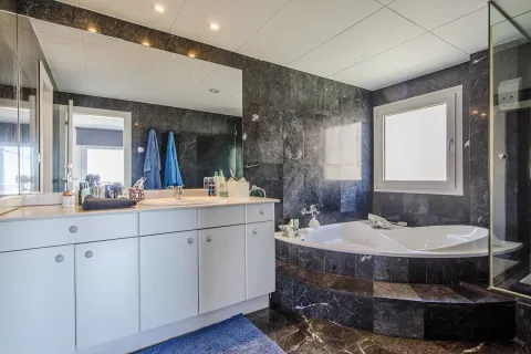 Купить дом в Барселона, Испания с 8 комнат, 1000м², № 1608 - фото 5