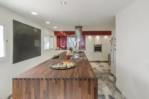 Купить дом в Барселона, Испания с 8 комнат, 1000м², № 1608 - фото 4