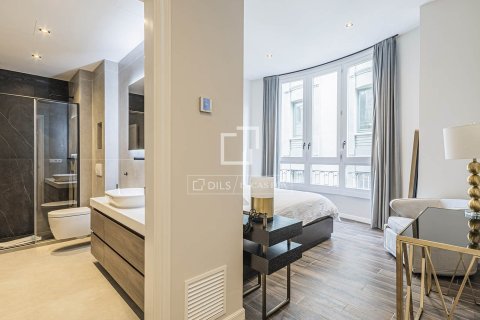 Apartamento de 3 dormitorios en venta en Barcelona, Cataluña, Spain № 6591 - foto 18