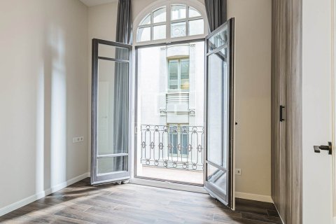 Apartamento de 3 dormitorios en venta en Barcelona, Cataluña, Spain № 6591 - foto 15