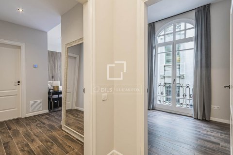 Apartamento de 3 dormitorios en venta en Barcelona, Cataluña, Spain № 6591 - foto 14