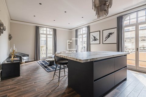 Apartamento de 3 dormitorios en venta en Barcelona, Cataluña, Spain № 6591 - foto 2