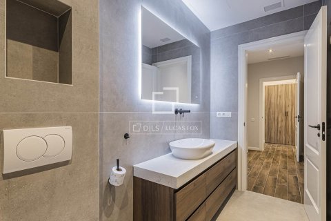 Apartamento de 3 dormitorios en venta en Barcelona, Cataluña, Spain № 6591 - foto 20