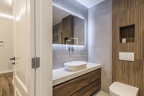 Apartamento de 3 dormitorios en venta en Barcelona, Cataluña, Spain № 6591 - foto 12