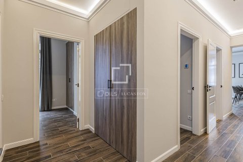 Apartamento de 3 dormitorios en venta en Barcelona, Cataluña, Spain № 6591 - foto 25