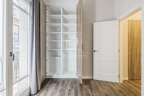 Apartamento de 3 dormitorios en venta en Barcelona, Cataluña, Spain № 6591 - foto 17