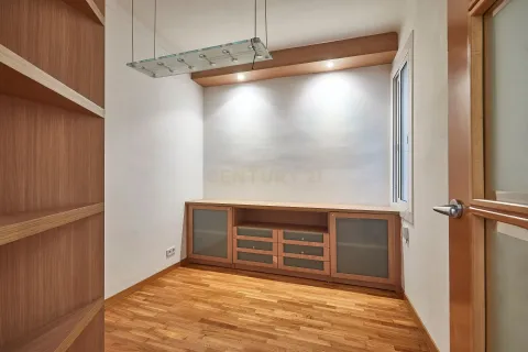 Apartamento de 4 dormitorios en venta en Barcelona, Cataluña, Spain № 6857 - foto 17