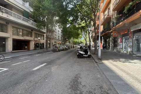 Apartamento de 4 dormitorios en venta en Barcelona, Cataluña, Spain № 6857 - foto 25