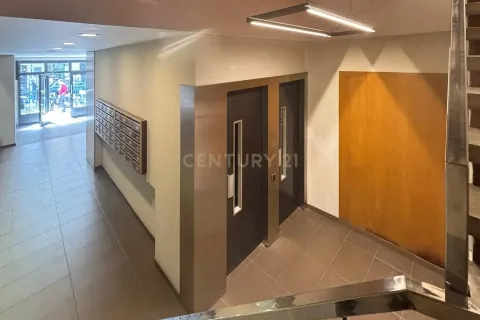 Apartamento de 4 dormitorios en venta en Barcelona, Cataluña, Spain № 6857 - foto 24