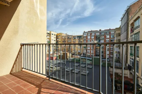 Apartamento de 4 dormitorios en venta en Barcelona, Cataluña, Spain № 6857 - foto 6