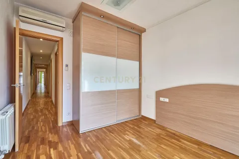 Apartamento de 4 dormitorios en venta en Barcelona, Cataluña, Spain № 6857 - foto 20