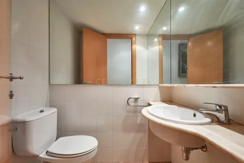 Apartamento de 4 dormitorios en venta en Barcelona, Cataluña, Spain № 6857 - foto 16