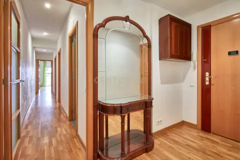 Apartamento de 4 dormitorios en venta en Barcelona, Cataluña, Spain № 6857