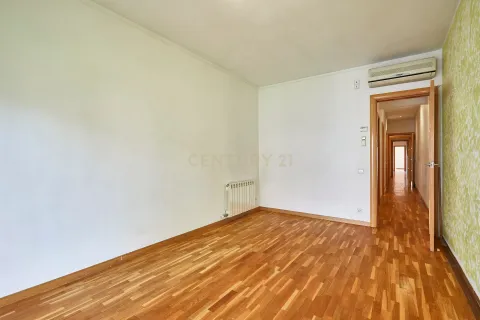 Apartamento de 4 dormitorios en venta en Barcelona, Cataluña, Spain № 6857 - foto 5