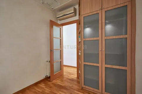 Apartamento de 4 dormitorios en venta en Barcelona, Cataluña, Spain № 6857 - foto 18