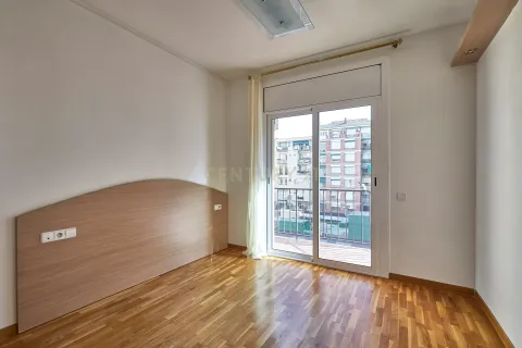 Apartamento de 4 dormitorios en venta en Barcelona, Cataluña, Spain № 6857 - foto 19