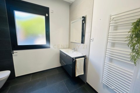 Сasa de 5 dormitorios en venta en Cubelles, Barcelona, Cataluña, Spain № 6853 - foto 13