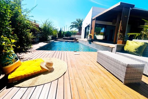 Сasa de 5 dormitorios en venta en Cubelles, Barcelona, Cataluña, Spain № 6853 - foto 3