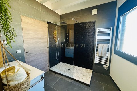 Сasa de 5 dormitorios en venta en Cubelles, Barcelona, Cataluña, Spain № 6853 - foto 11