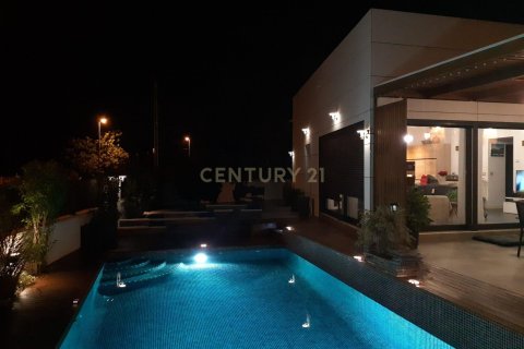 Сasa de 5 dormitorios en venta en Cubelles, Barcelona, Cataluña, Spain № 6853 - foto 2