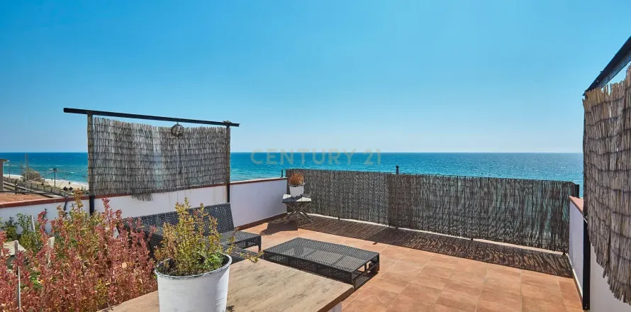 Сasa de 6 dormitorios en venta en Montgat, Barcelona, Cataluña, Spain № 6856