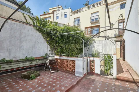 Сasa de 6 dormitorios en venta en Montgat, Barcelona, Cataluña, Spain № 6856 - foto 28