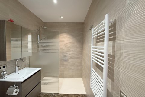 Сasa de 5 dormitorios en venta en Castell d'Aro, Gerona, Cataluña, Spain № 1392 - foto 16