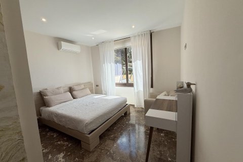 Сasa de 5 dormitorios en venta en Castell d'Aro, Gerona, Cataluña, Spain № 1392 - foto 14