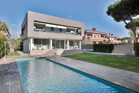 Дом с 4 спальнями в Гаве, Барселона, Каталония, Испания № 1395