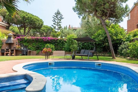 Купить дом в Гава, Испания с 6 комнат, 850м², № 1394 - фото 28