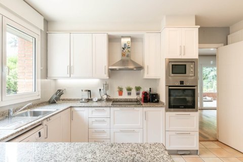 Купить дом в Гава, Испания с 6 комнат, 850м², № 1394 - фото 6