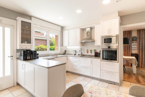 Купить дом в Гава, Испания с 6 комнат, 850м², № 1394 - фото 9