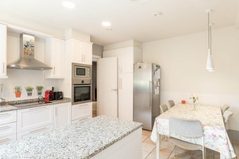 Купить дом в Гава, Испания с 6 комнат, 850м², № 1394 - фото 7