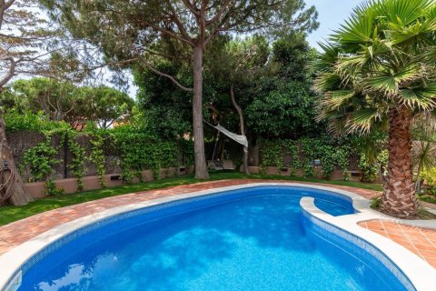 Купить дом в Гава, Испания с 6 комнат, 850м², № 1394 - фото 29