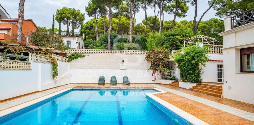 9 bedrooms house for sale in Castelldefels, Barcelona, Catalonia, Spain № 5490