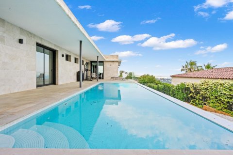 Купить дом в Пладжа-де-Аро, Испания с 5 комнат, № 1385 - фото 2