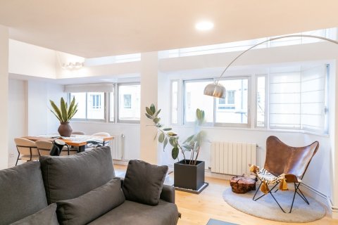 Купить квартиру в Барселона, Испания с 3 комнаты, № 1388 - фото 3