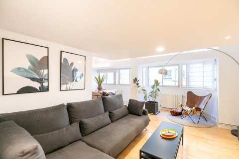 Купить квартиру в Барселона, Испания с 3 комнаты, № 1388 - фото 2