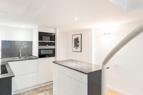 Купить квартиру в Барселона, Испания с 3 комнаты, № 1388 - фото 16