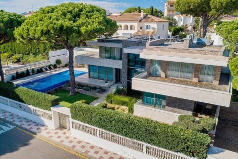 Купить дом в Пладжа-де-Аро, Испания с 5 комнат, 1050м², № 1384 - фото 2