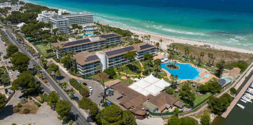 4992 m² commercial property à vendre à Sitges, Barcelona, Catalonia, Spain № 1455