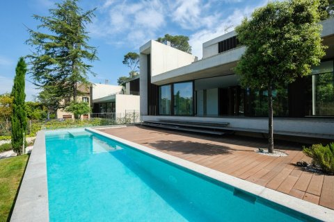 Купить дом в Сан-Кугат-дель-Вальес, Испания с 6 комнат, № 1457 - фото 2