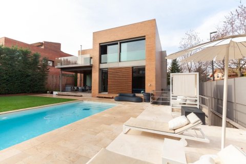 Купить дом в Сан-Кугат-дель-Вальес, Испания с 6 комнат, № 1456 - фото 2