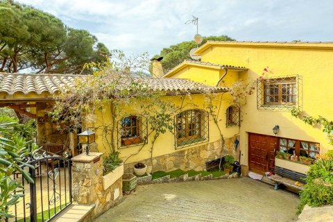 Купить виллу в Льорет-де-Мар, Испания с 7 спален, 260м², № 3098 - фото 6