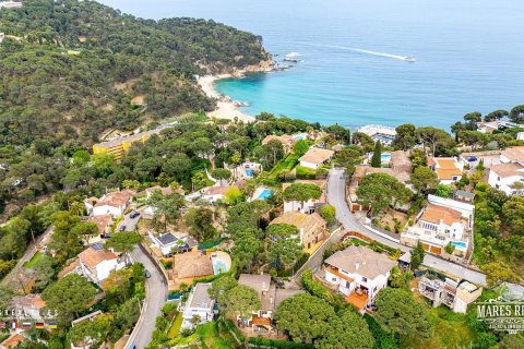 Купить виллу в Льорет-де-Мар, Испания с 7 спален, 260м², № 3098 - фото 2