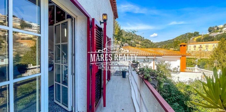 Вилла с 3 спальнями в Санта-Сусанне, Барселона, Каталония, Испания № 3099