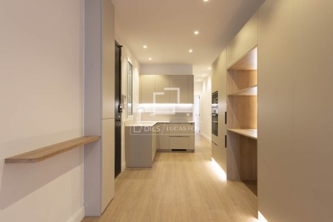 2 bedrooms apartment for sale in Barcelona, Catalonia, Spain № 7137 - photo 27
