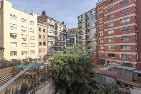 2 bedrooms apartment for sale in Barcelona, Catalonia, Spain № 7137 - photo 2