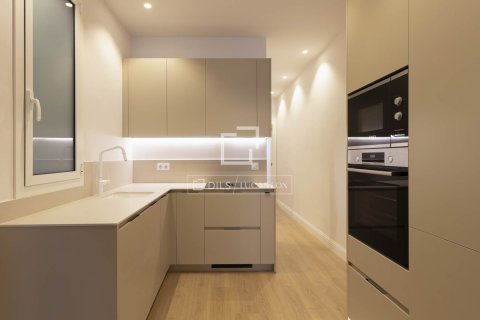 2 bedrooms apartment for sale in Barcelona, Catalonia, Spain № 7137 - photo 24