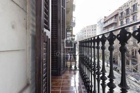 2 bedrooms apartment for sale in Barcelona, Catalonia, Spain № 7137 - photo 3